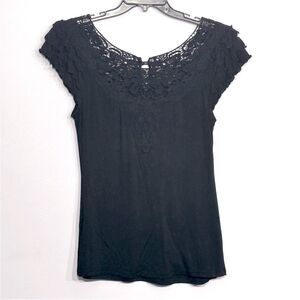 Filtre | Women’s Black Lace Accent Tiered Ruffle Cap Sleeves Top Blouse Size L